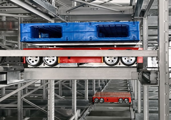 Custom-Engineered Smart Warehousing Solutions Centered on Stacker Cranes and Four-Way Shuttles
